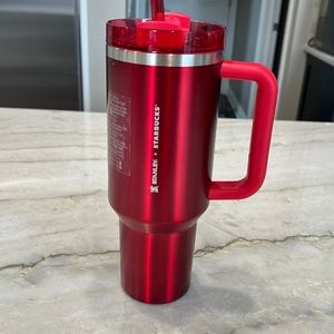 Stan lee plus Starbucks, 2023, Holiday edition, 40 fluid ounce